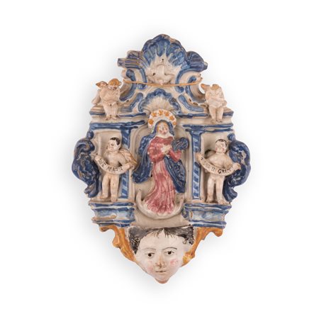 Manifattura castellana attiva negli ultimi decenni del XIX secolo ( - ) 
Acquasantiera in maiolica con decorazioni e figure in rilievo, recante al centro l'effigie dell'Immacolata. 
 cm 28,5x21