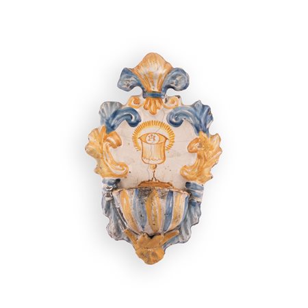 Manifattura castellana del XVIII secolo ( - ) 
Acquasantiera in maiolica con decori a rilievo centrati dai simboli eucaristici 
 cm 20,5x14