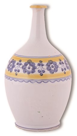 Manifattura castellana del XIX secolo ( - ) 
Bottiglia in maiolica decorata con elementi fitomorfi 
 altezza cm 17; Ø cm 15