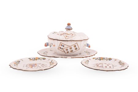 Manifattura di Pasquale Antonibon del XVIII secolo ( - ) 
Zuppiera, presentatoio e due piatti nove di Bassano 
 