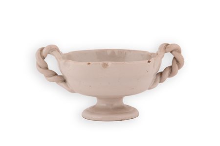 Manifattura dell'Italia centrale ( - ) 
Coppa in maiolica bianca biansata, di stile compendiario XVII secolo
 cm 8,5x20