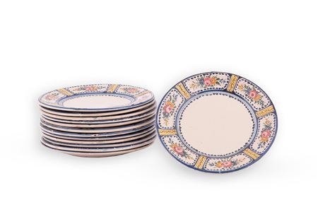  
13 piatti da dolce decorazione a tombolino 
 Ø cm 21