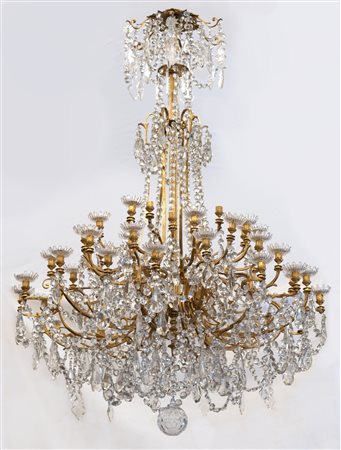 Manifattura Baccarat della prima metà del XIX secolo Lampadario a 48 luci in bronzo dorato e cristallo Baccarat  cm 160x110