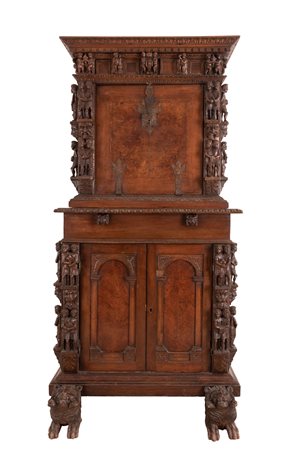 Manifattura genovese del primo quarto del XIX secolo ( - ) 
Mobile "a bambocci" di gusto rinascimentale in legni vari 
 cm 187x94x65