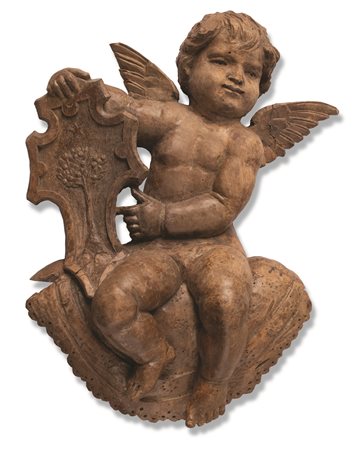  
Scultura in legno intagliato raffigurante putto con stemma nobiliare XVIII secolo
 altezza cm 50