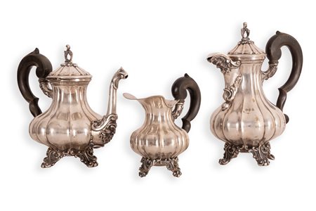 
Servizio da tè e caffè in argento 
 peso lordo g 2400