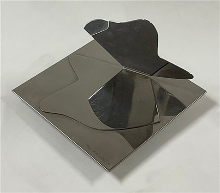 Nena Airoldi "Farfalla" 1975
scultura multiplo in acciaio
cm 14x19x19,5
firmata,