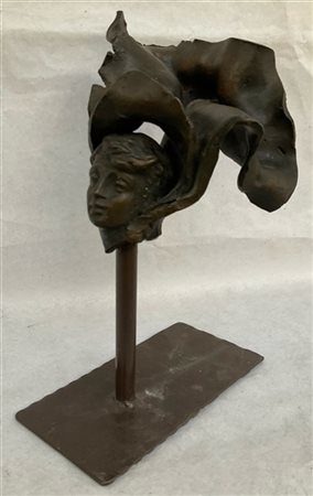 Ignoto, scultura in bronzo raffigurante un volto con velo
h cm 29 (lievi difett