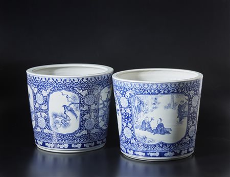  Arte Cinese - Coppia di giardiniere in porcellana bianco e blu
Cina, XX secolo .