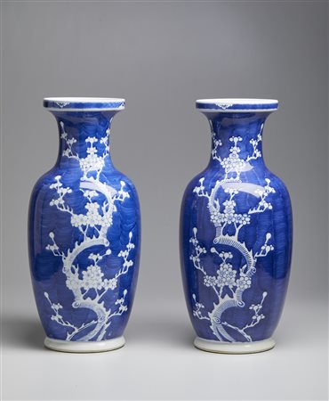  Arte Cinese - Coppia di vasi bianco-blu
Cina, XX secolo.