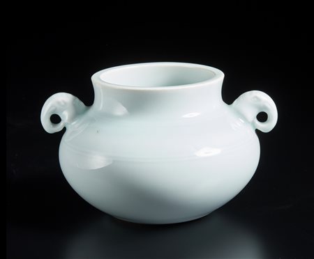  Arte Cinese - Vaso con invetriatura celadon 
Cina, XX secolo .