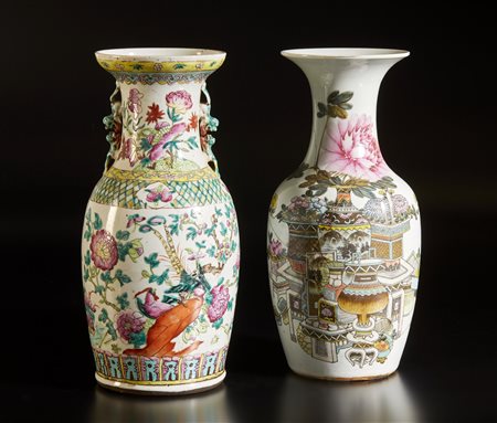  Arte Cinese - Due vasi in porcellana famiglia verde 
Cina, XX secolo .