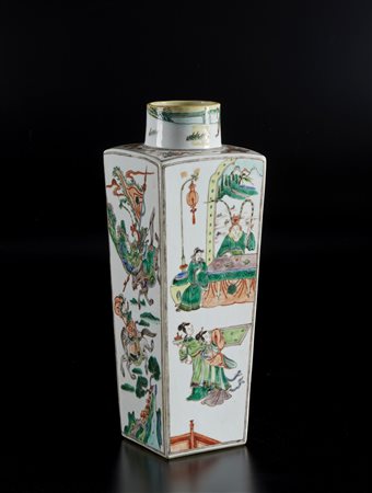  Arte Cinese - Vaso quadrangolare famiglia verde
Cina, dinastia Qing, periodo Kangxi, XVIII secolo .