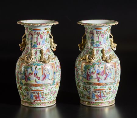  Arte Cinese - Coppia di vasi Canton in porcellana 
Cina, dinastia Qing, XIX secolo .