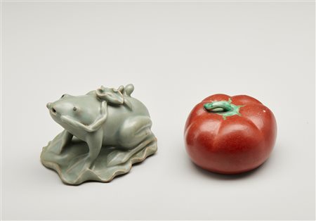  Arte Cinese - Due manufatti in porcellana
Cina, dinastia Qing, XIX secolo.