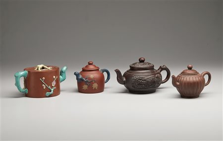  Arte Cinese - Gruppo di quattro teiere Yixing 
Cina, prima metà XX secolo .