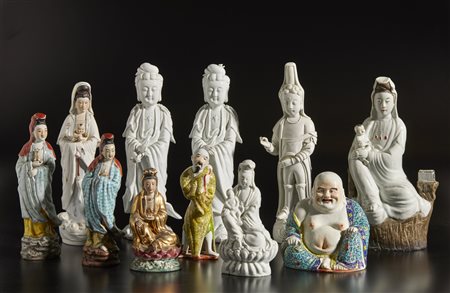  Arte Cinese - Lotto composto da undici figure in porcellana
Cina, inizi XX secolo .