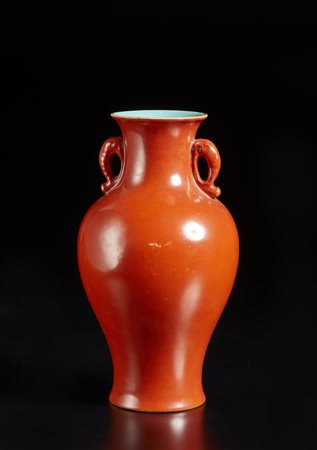  Arte Cinese - Vaso monocromo ad anfora 
Cina, XX secolo .