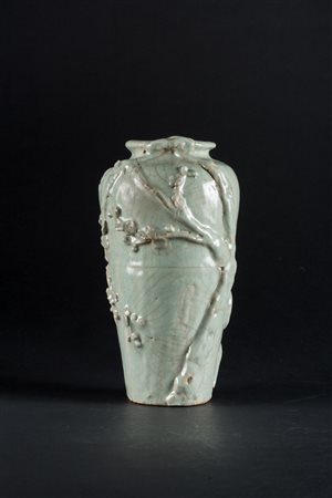  Arte Cinese - Vaso celadon in terracotta stampata e ricoperta di invetriatura turchese
Cina, dinastia Yuan o Ming  
.