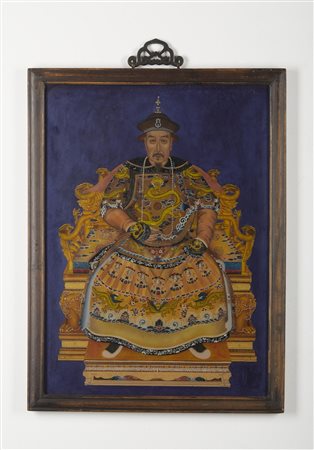  Arte Cinese - Dipinto su vetro raffigurante imperatore Qing su sfondo blu 
Cina, XIX secolo .