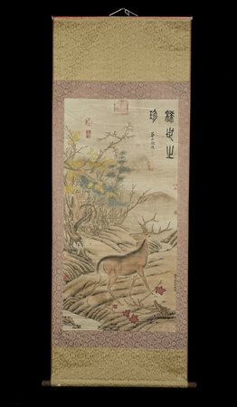  Arte Cinese - Dipinto su seta raffigurante un cervo 
Cina, XX secolo .