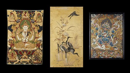  Arte Himalayana - Lotto composto da due thangka ricamate ed un ricamo 
Nepal e Cina, XIX - XX secolo .