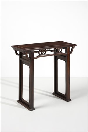  Arte Cinese - Tavolino in legno hongmu 
Cina, dinastia Qing, XIX secolo .