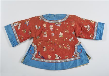 Arte Cinese - Vestito da bambino in seta 
Cina, dinastia Qing, inizi XIX secolo .