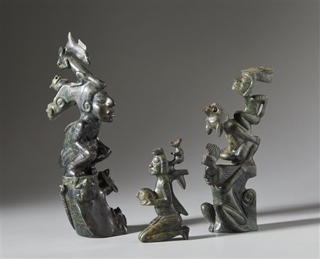  . - Tre intagli in giada.