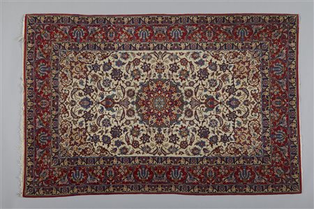  . - Tappeto Isfahan  
Persia, prima metà XX secolo .