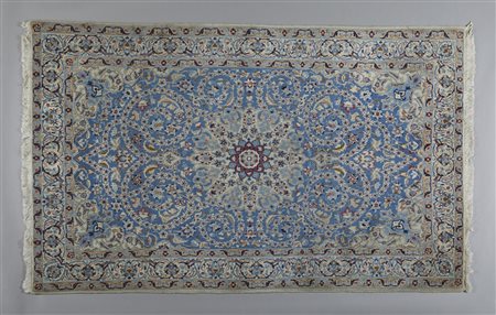  . - Tappeto Nain azzurro 
Persia, seconda metà XX secolo .