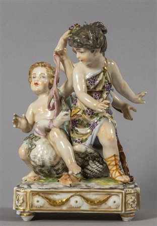 Gruppo in porcellana policroma, fine 