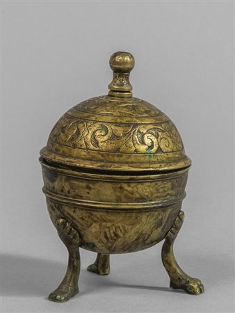 Contenitore in bronzo finemente sbalzato, 