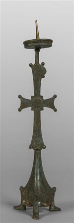 Croce bizantina in bronzo a patina scura,  epoca 