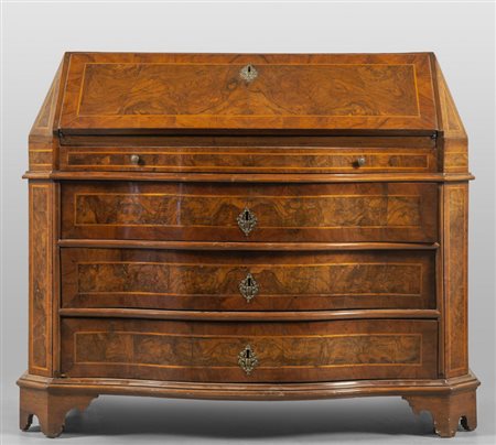 Ribalta Luigi XV di forma mossa, quattro cassetti 