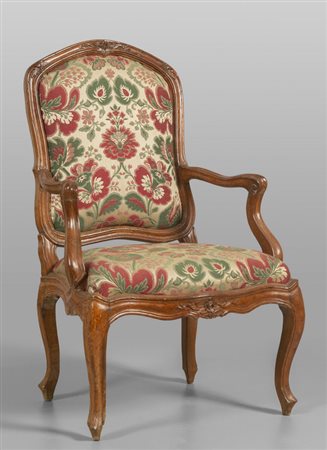 # Poltrona Luigi XV in noce, schienale e seduta 