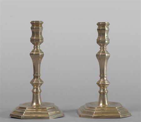 # Coppia di candelieri Luigi XIII in argento 