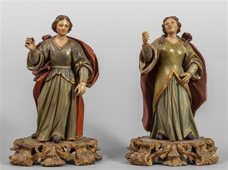 Figure femminili, coppia di sculture in legno 