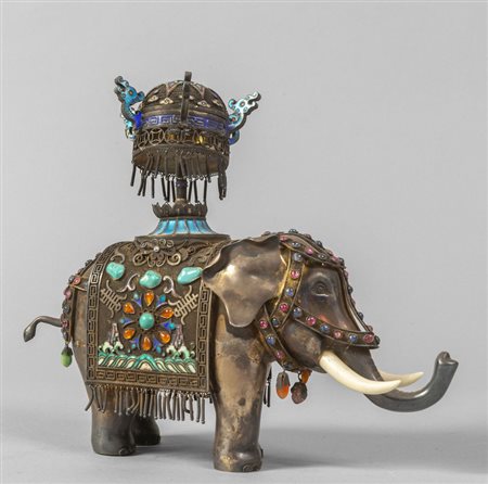 Elefante in argento portaprofumo con applicazioni 