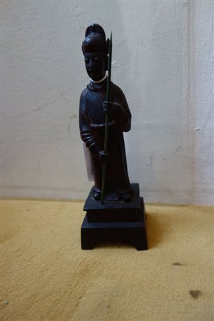 Guerriero, scultura in bronzo laccato e dorato, 