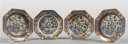 Quattro piatti in porcellana Imari di forma 