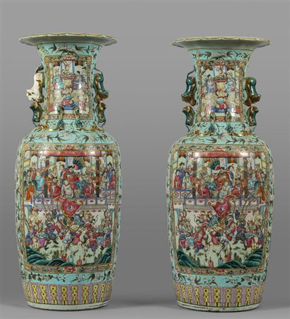 Coppia di grandi vasi cantonesi in porcellana 