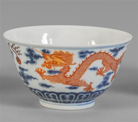 Ciotola in porcellana decorata in bianco e blu 