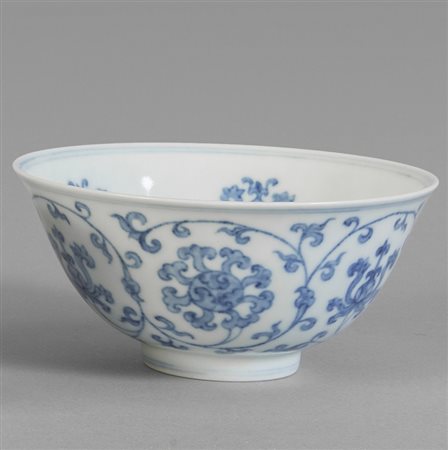 Ciotola in porcellana a decoro bianco e blu, Cina 
