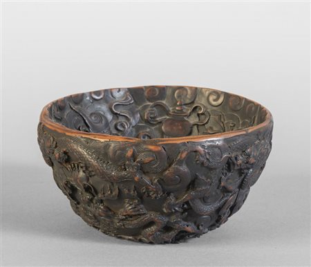 Coppa in lacca decorata con draghi, Cina 