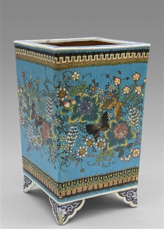 Vaso cloisonné in porcellana, Cina sec.XIX<br>cm. 