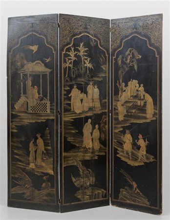 Paravento in lacca nera e oro decorato con scene 