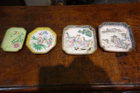 Due vassoietti in metallo smaltato, Compagnia 