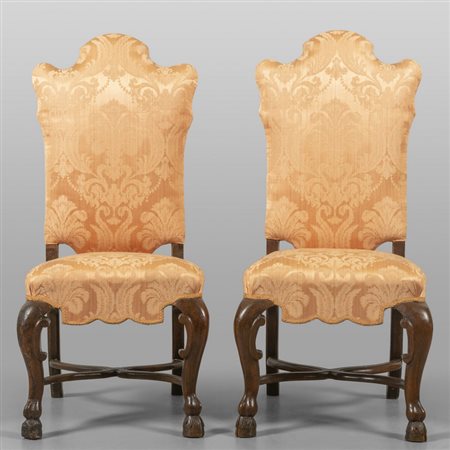 Coppia di sedie a pattona in noce, Toscana I metà 