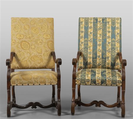 Coppia di poltrone ad osso di montone in noce, 